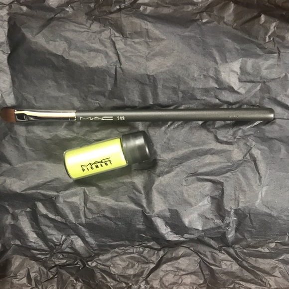 New MAC Very Valuable Loose Pigment Lime Green - Picture 5 of 6